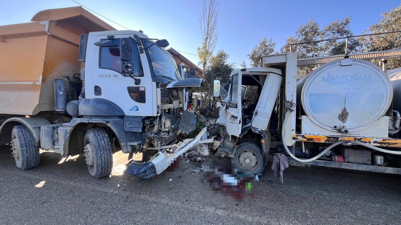 İzmir'de kamyon ile kamyonet çarpıştı