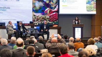 İzmir’de kooperatifçiliğe mercek tutuldu