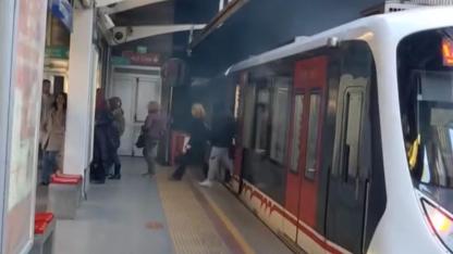 İzmir'de metro vagonu raydan çıktı