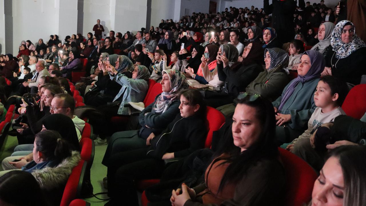 İzmir'de şehit çocuklar unutulmadı
