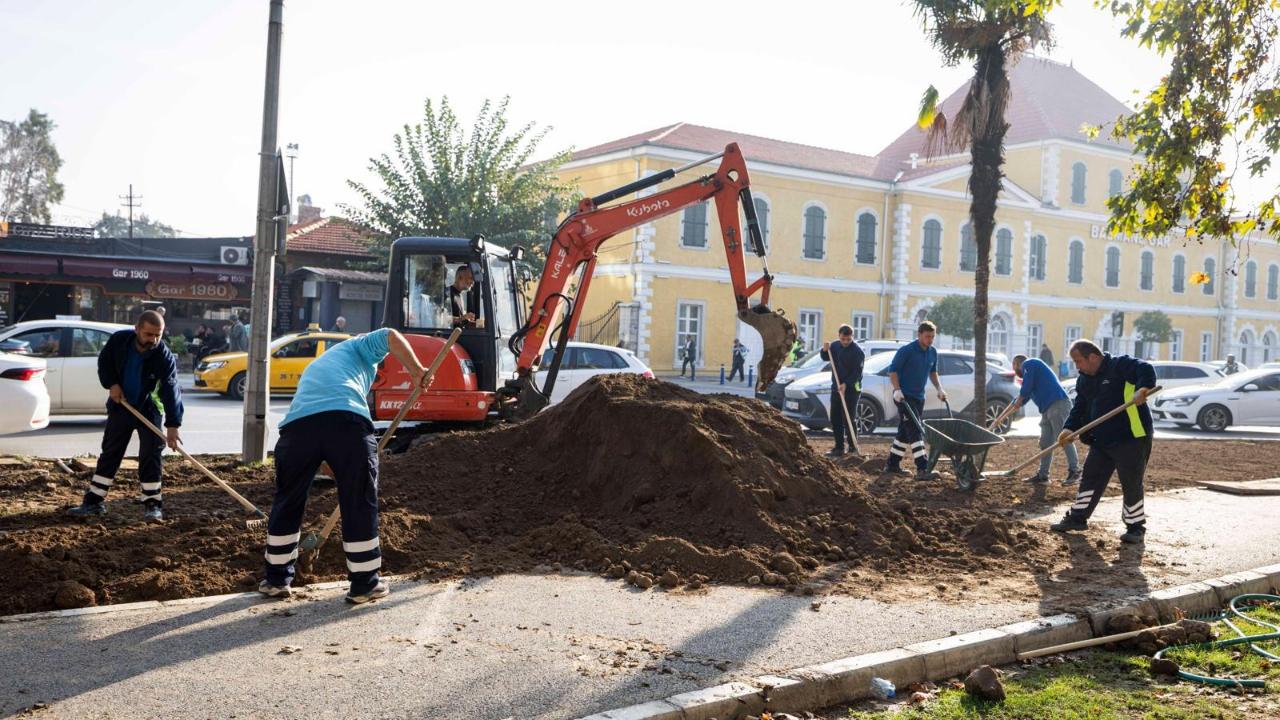 İzmir’in çehresi su tasarruflu bitkilerle güzelleşiyor