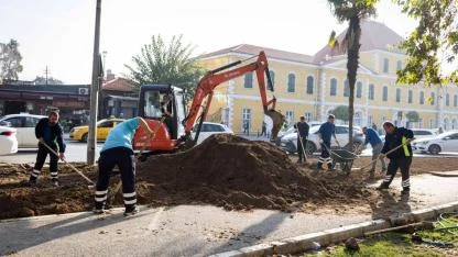 İzmir’in çehresi su tasarruflu bitkilerle güzelleşiyor