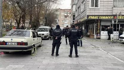 Kayseri'de hırdavatçı, sokakta gördüğü 3 kişiyi bıçakladı