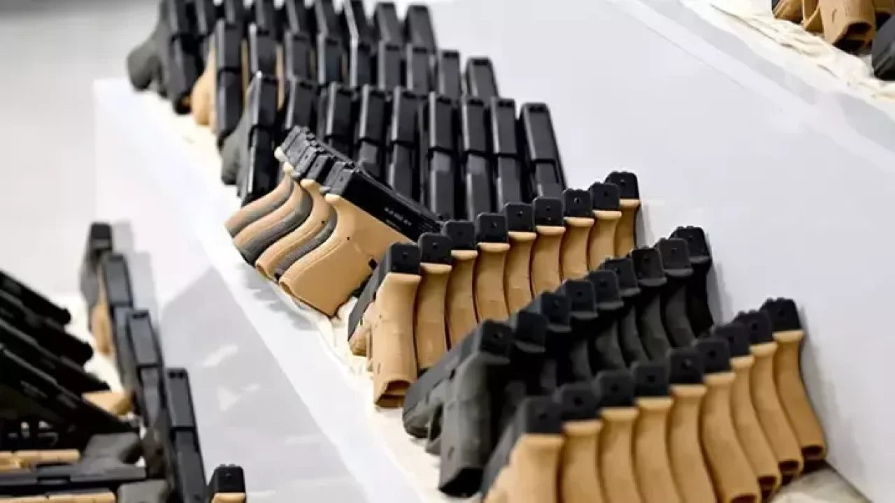 Kurusıkıdan çevrilmiş bin tabanca ele geçirildi