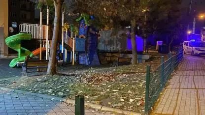 Lise öğrencileri arasında parkta bıçaklı kavga