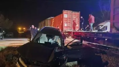 Malatya'da yük treni otomobile çarptı