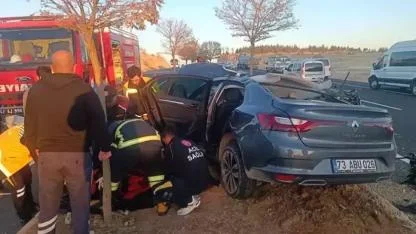 Mardin'de otomobil, TIR'a arkadan çarptı