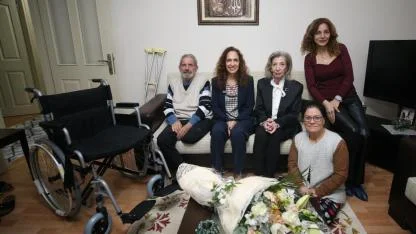 Mavi kapaklar tekerlekli sandalyeye dönüştü