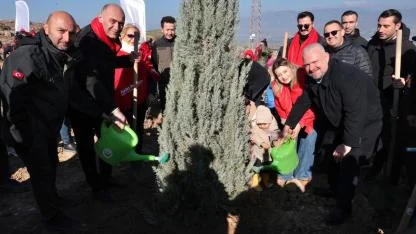 Menemen Belediyesi binlerce fidan dikti