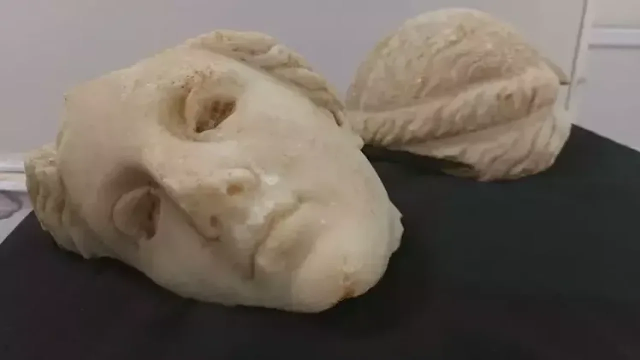 Metropolis&#039;te 2 bin 200 yıllık tanrıça başı bulundu