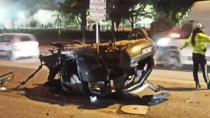 Otomobil, ağaca çarpıp takla attı