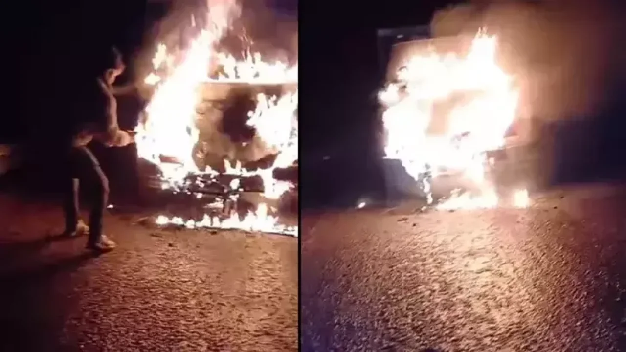 Seyir halindeyken alev alan kamyonet yandı