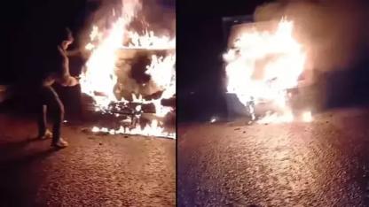 Seyir halindeyken alev alan kamyonet yandı