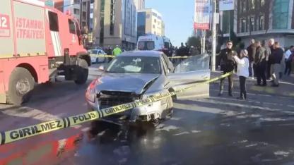 Şişli'de otomobil yayalara çarptı