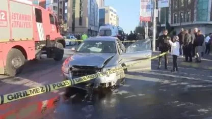 Şişli'de otomobil yayalara çarptı