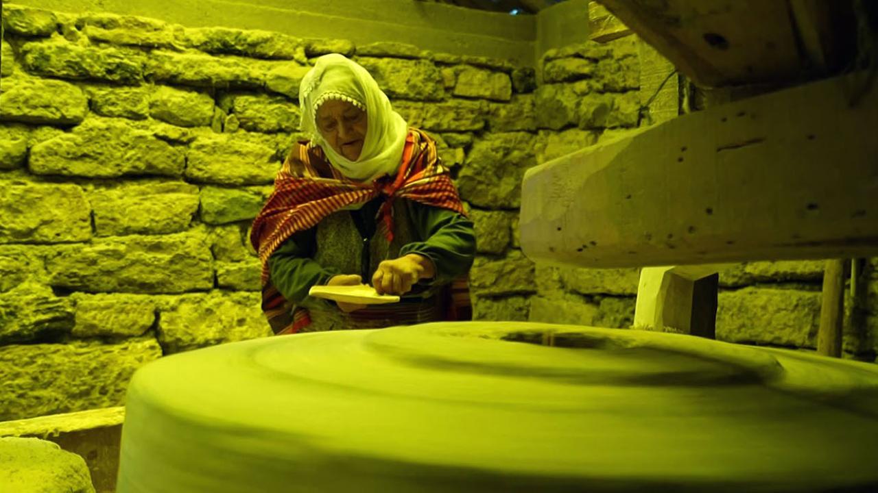 Suriye’de halkın yıktığı Hafız Esad’ın dev heykelinden geriye enkazı kaldı