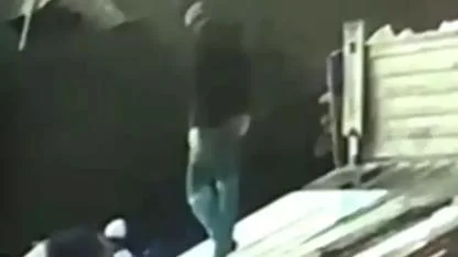 TIR'ın dorsesinde çalışan işçiye yıldırım isabet etti