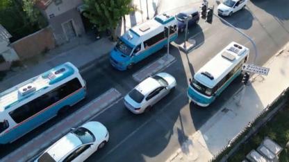 Trafikten kaçan dolmuş şoförü 200 metre ters şeritte gitti