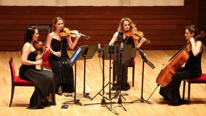 Türk bestecilerinin eserleri ayakta alkışlandı