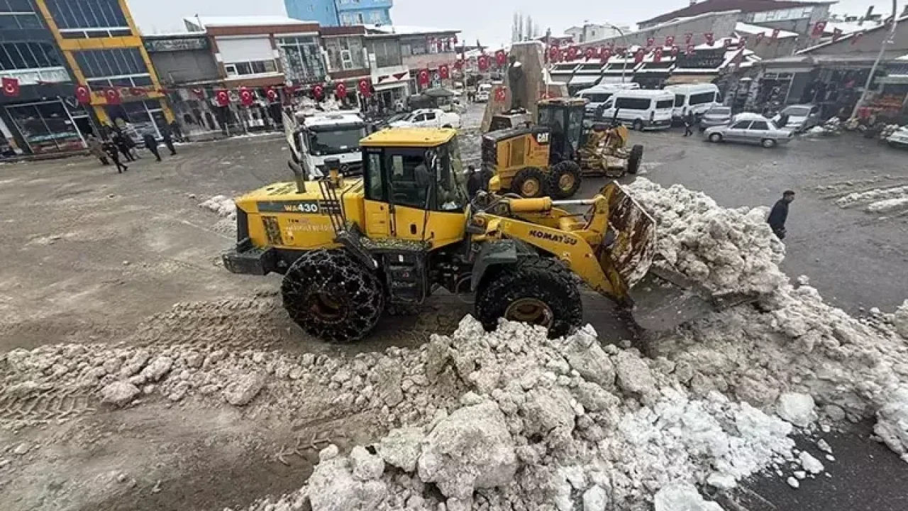 Van ve Hakkari&#039;de kar yağışı etkili oldu