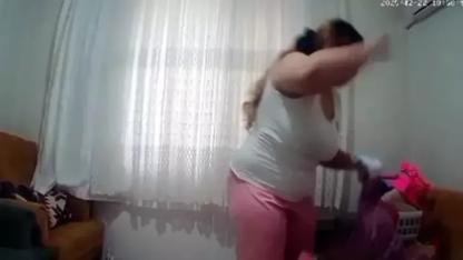 1 yaşındaki bebeğe anne şiddeti