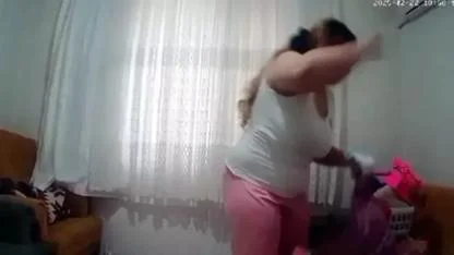 1 yaşındaki bebeğe anne şiddeti