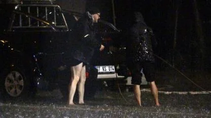 Antalya’da sağanak yolları göle döndürdü