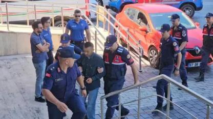 Babaanne ile 2 torunu öldürülmüştü; duruşma çıkışında arbede