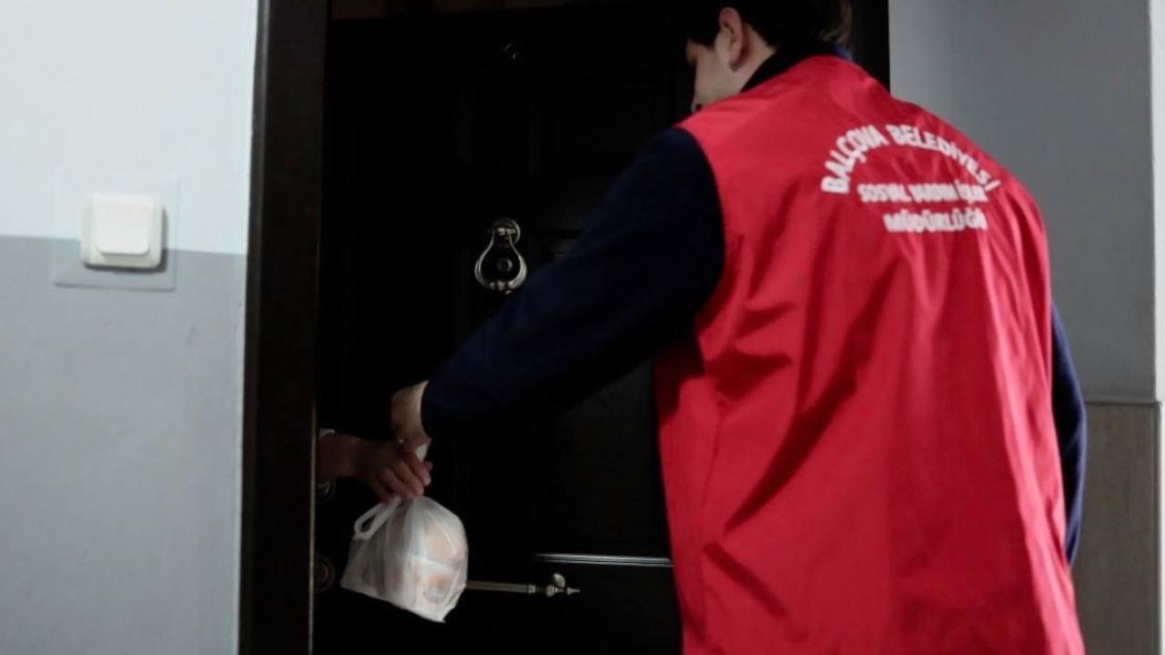 Balçovada İhtiyaç Sahiplerine Sıcak Yemek Desteği