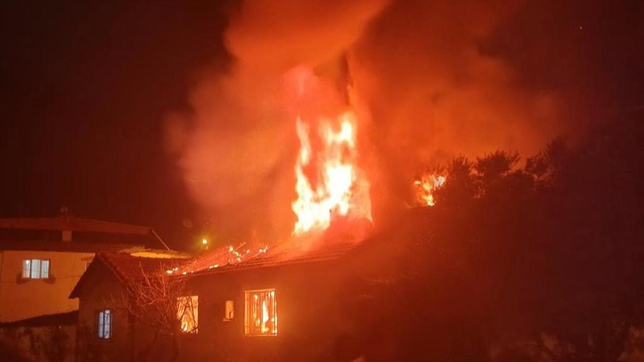 Bayındır'daki yangında ağır yaralanan adam hayatını kaybetti