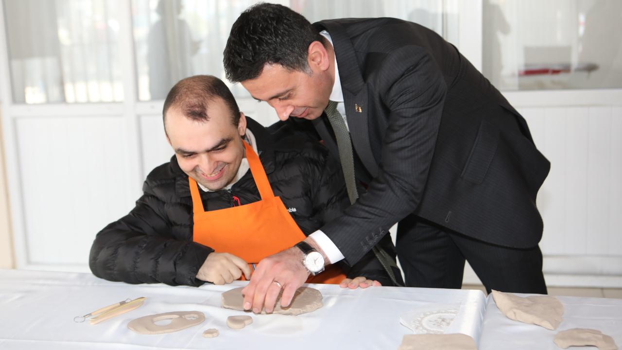 Bayraklı Belediyes'nden özel gereksinimli bireylere kurslar