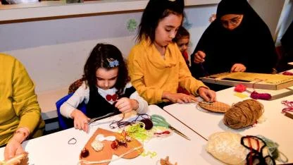 Bornova’da minik eller tezgâh başında