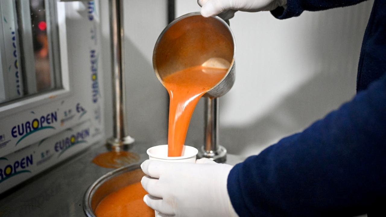 Bornova’da soğuk günlere karşı sıcak dayanışma