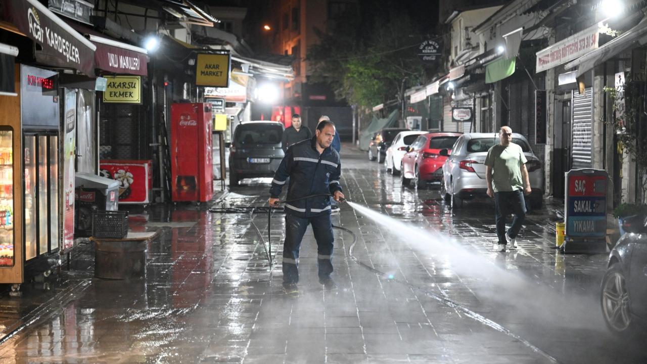Bornova’da temizlik mesaisi hiç bitmiyor