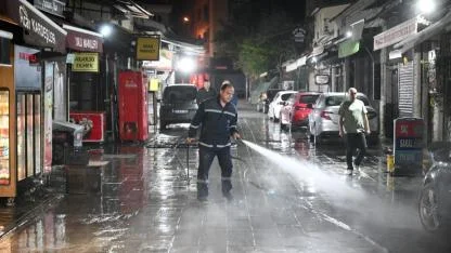 Bornova’da temizlik mesaisi hiç bitmiyor