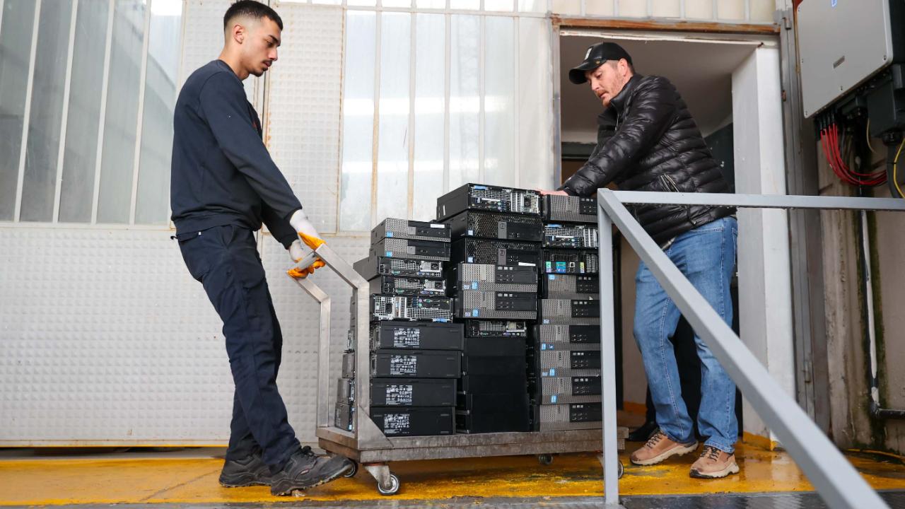 Buca’da elektrikli ve elektronik atıklar geri dönüşümde