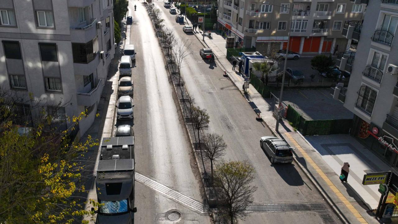 Buca’nın refüjleri yenileniyor