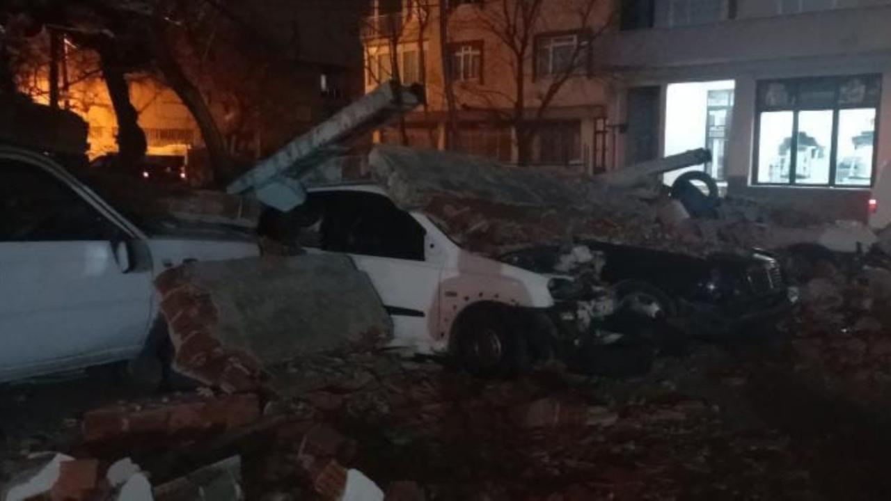 Bursa’da lodos duvarı devirdi