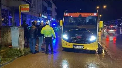 Bursa’da minibüsünün çarptığı anne ile kızı yaralandı