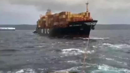 Çanakkale Boğazı'nda sürüklenen tekne kurtarıldı