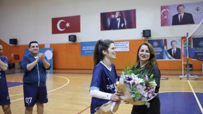 Çeşme Belediyesi Birimler Arası Voleybol Turnuvası coşkuyla tamamlandı