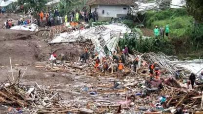 Endonezya'da toprak kayması