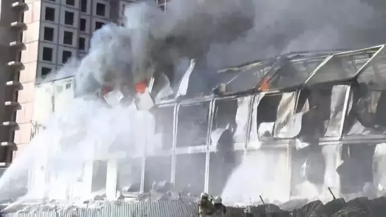 Esenyurt'ta işçi konteynerinde yangın