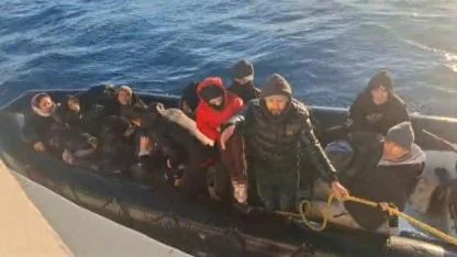 İzmir açıklarında 28 düzensiz göçmen yakalandı