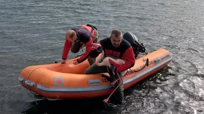 İzmir İtfaiyesi ayağına misina dolanan flamingoyu kurtardı