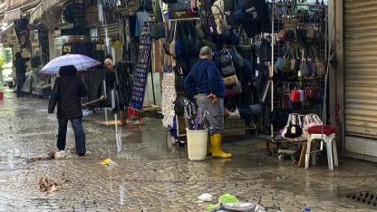 İzmir tarihi Kemeraltı Çarşısı sular altında