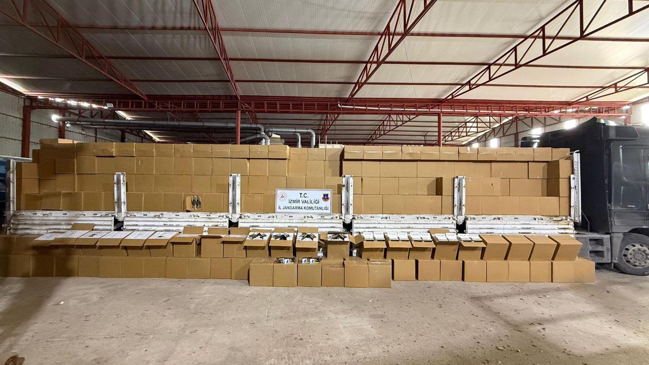 İzmir'de 12 milyon 720 bin kaçak makaron ele geçirildi