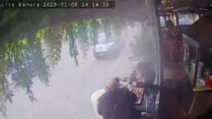 İzmir'de 'dur' ihtarına uymayan sürücü polisten kaçamadı