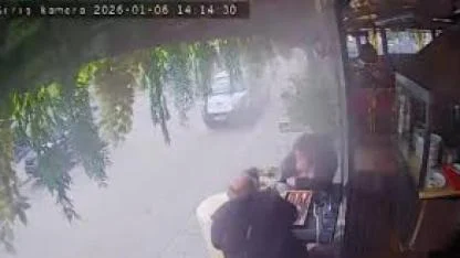 İzmir'de 'dur' ihtarına uymayan sürücü polisten kaçamadı