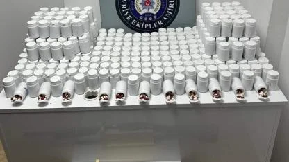 İzmir'de durdurulan araçtan binlerce uyuşturucu hap çıktı